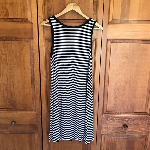 𝅺flowey black and white stripped dress - Picture 4 of 5